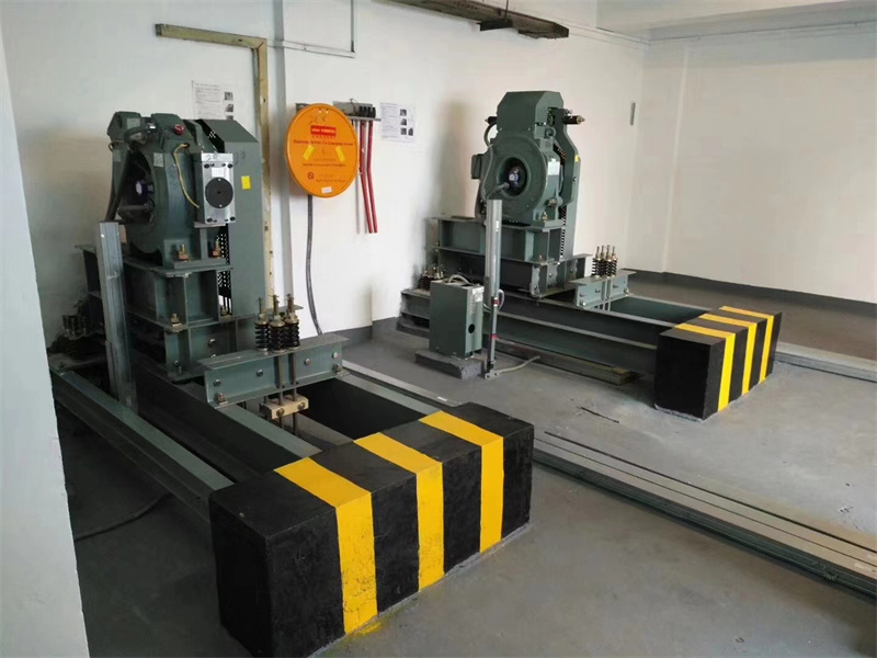 新安装的电梯机房